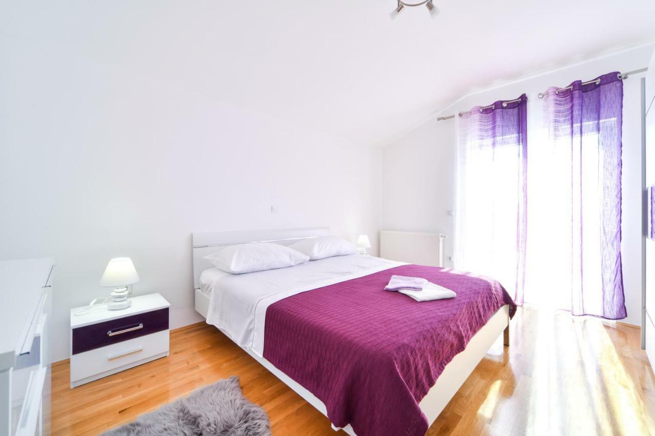 Hotel Apartman Novokmet-Crno Zadar Exterior foto