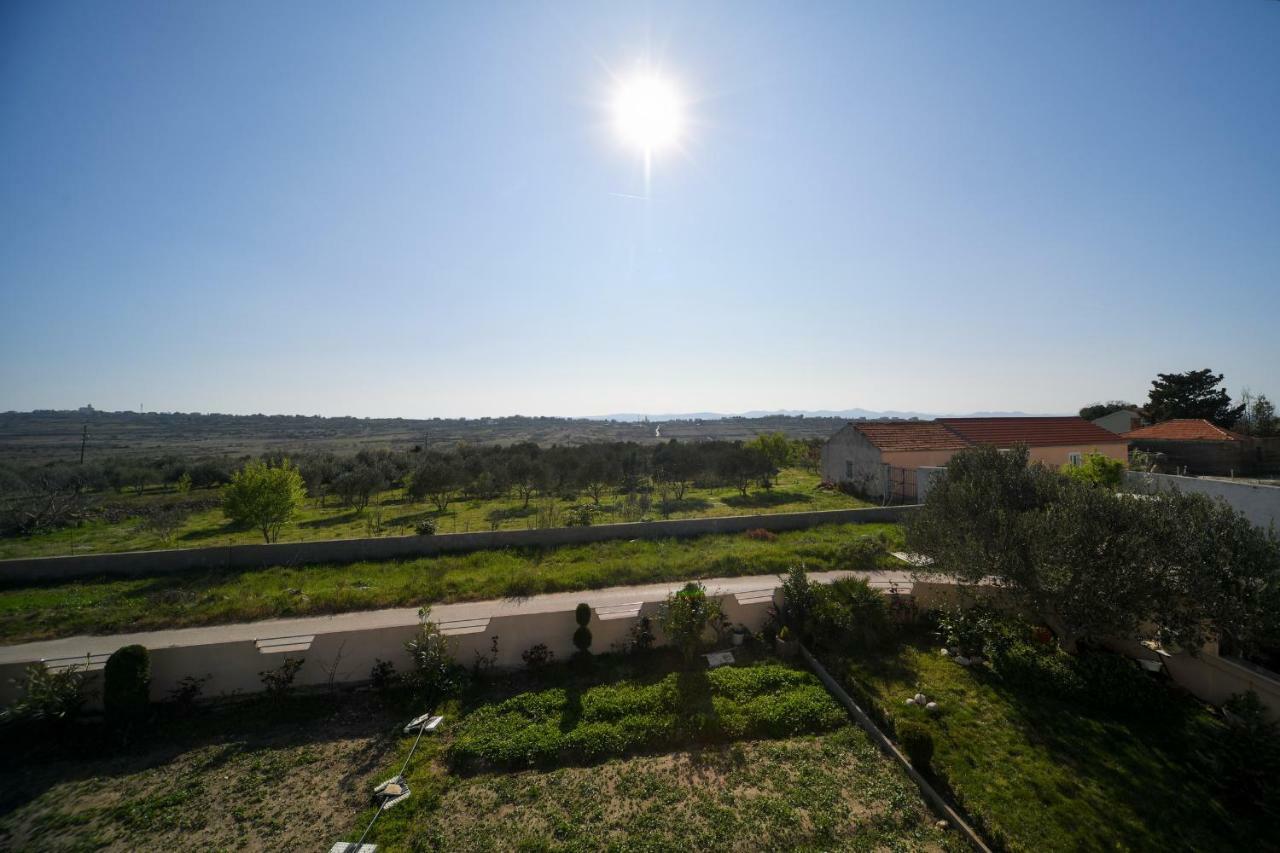 Hotel Apartman Novokmet-Crno Zadar Exterior foto